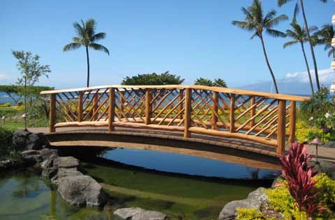 7-Center-Courtyard-Bridge